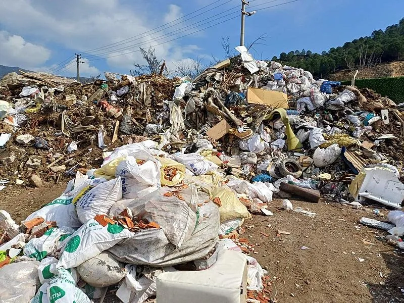 Bayraklı Belediyesi'ne 3 milyon 739 bin 452 lira idari ceza uyguladı. (AA)