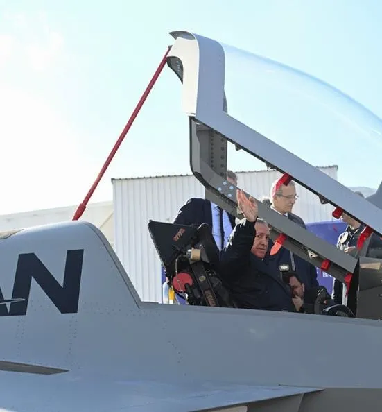 milli-muharip-ucak-kaanin-pilotu-konustu-hedefimiz-yeni-nesil-ucagimizin-2023-sonunda-veya-2024-basinda-ucmasi-1682961554259.jpeg Milli Muharip Uçak Kaan'ın pilotu konuştu: "Hedefimiz yeni nesil uçağımızın 2023 sonunda veya 2024 başında uçmasını sağlamak"-7