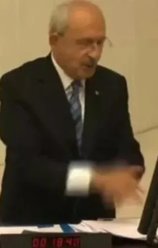 Kemal Kılıçdaroğlu seviyesiz el hareketiyle kendini kanıtladı: "En temel sorun siyasi ahlak sorunu"! Tepkiler tutanaklara yansıdı