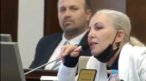 son-dakika-chpli-buyukcekmece-belediye-baskani-hasan-akgunden-kadin-meclis-uyesine-hakaret-surekli-lastigi-patliyor-1621585515841.jpg SON DAKİKA: CHP'li Büyükçekmece Belediye Başkanı Hasan Akgün'den kadın meclis üyesine hakaret: Sürekli lastiği patlıyor-6