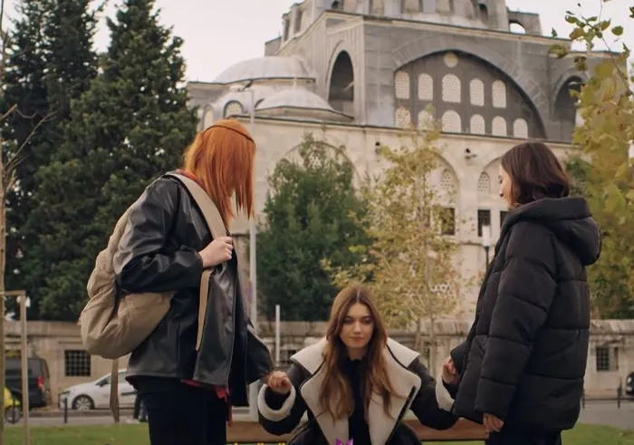 yali-capkini-hayranlarina-gobek-attiracak-karar-giden-ismin-yerine-onu-getirdiler-1701806417188.jpg Yalı Çapkını hayranlarına göbek attıracak karar! Mine Tugay'ın ardından o ismi getirdiler-6