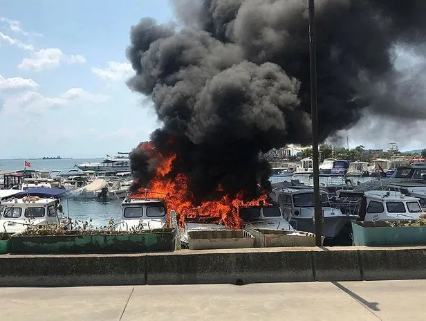 Son dakika: Maltepe Sahili'nde 8 tekne alev alev yandı!-3