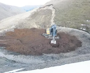 Gümüşhanede defineciler tarafından suyu boşaltılan Dipsiz Gölün zemini killi toprakla kaplandı