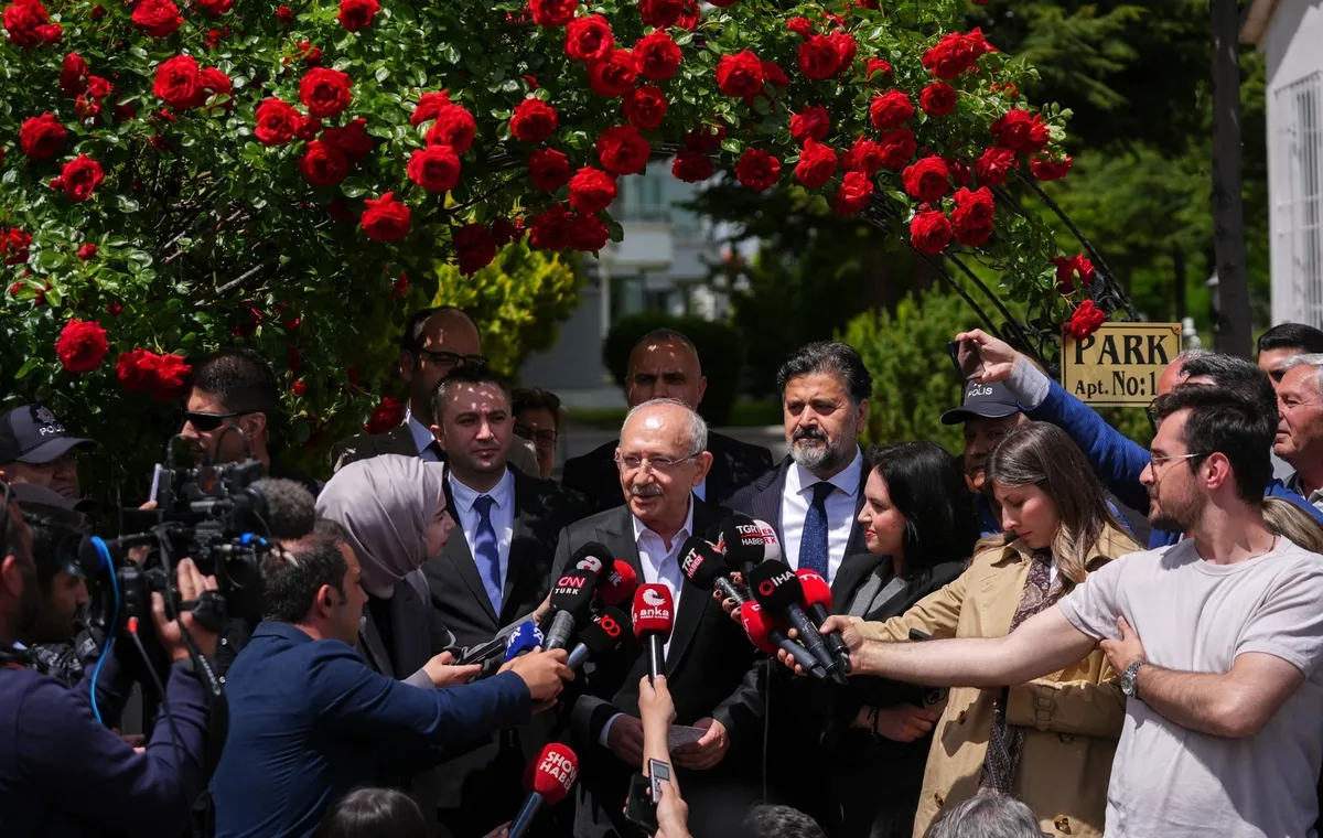 once-tahliye-sonra-bayramlasma-kilicdaroglunun-chp-genel-merkezine-gidecegi-tarih-belli-oldu-1779693967537.jpeg Kılıçdaroğlu bayramın ikinci günü CHP Genel Merkezi'nde olacak | Neden 28 Mayıs?-3