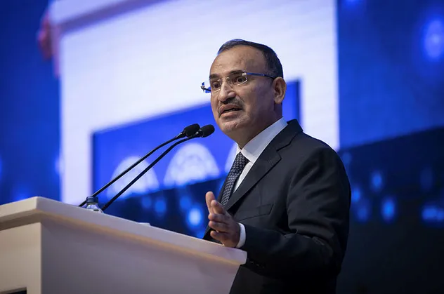 Adalet Bakanı Bekir Bozdağ'dan Başkan Erdoğan'la ilgili yapılan çirkin paylaşımlara tepki: Kendini bilmezlik ve hadsizlik