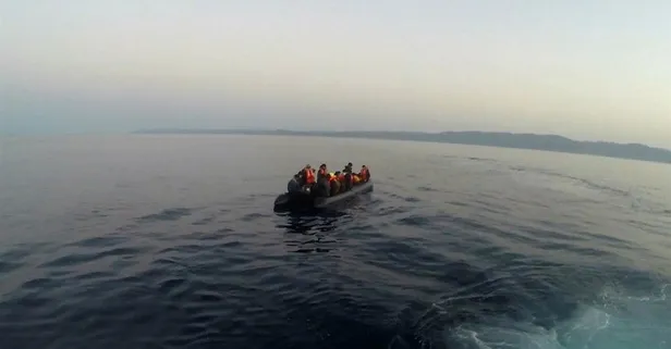 Yunanistan'ın ölüme ittiği 63 kaçak göçmeni Türk Sahil Güvenlik ekipleri kurtardı