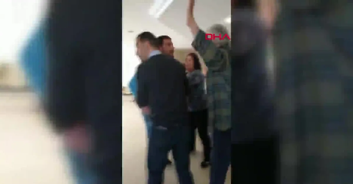 Kartal'da doktor ile hasta yakını arasındaki yumruklu kavga kamerada