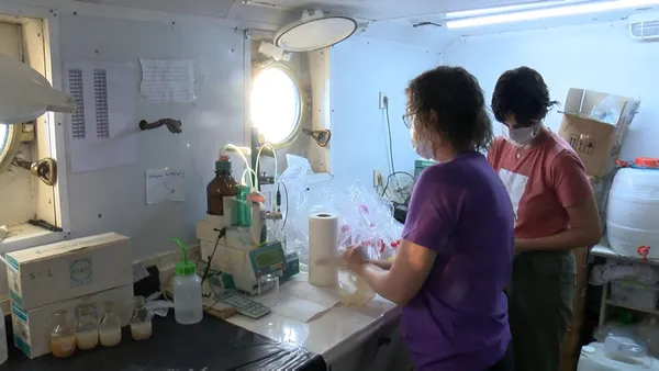 son-dakika-marmara-denizindeki-musilaj-deniz-salyasi-istilasindan-sevindirici-haber-30-metreye-sikisti-uremesi-ve-buyumesi-biraz-durdu-1624960942730.jpg SON DAKİKA: Marmara Denizi'ndeki müsilaj (deniz salyası) istilasından sevindirici haber: 30 metreye sıkıştı üremesi ve büyümesi biraz durdu-4