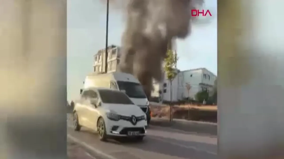 Bursa’da kokoreç minibüsü alev alev yandı