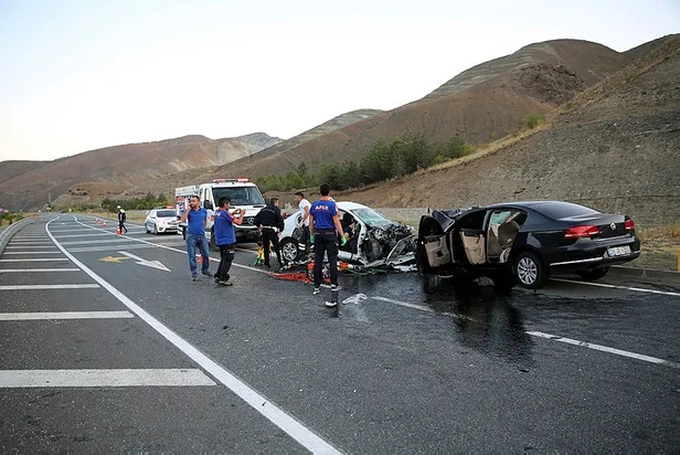 Son dakika: Erzincan'da katliam gibi kaza! 7 ölü, 3 yaralı-4