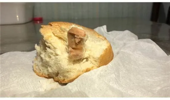 Tekirdağ'da ekmeğin içinden yara bandı çıktı-1