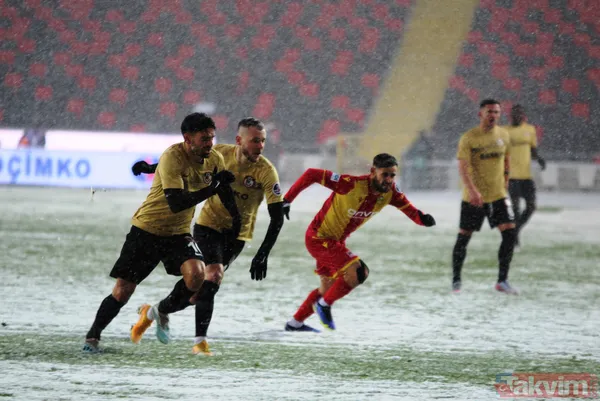 Gaziantep FK - Yeni Malatyaspor maçı yoğun kar yağışı nedeniyle ertelendi - 10