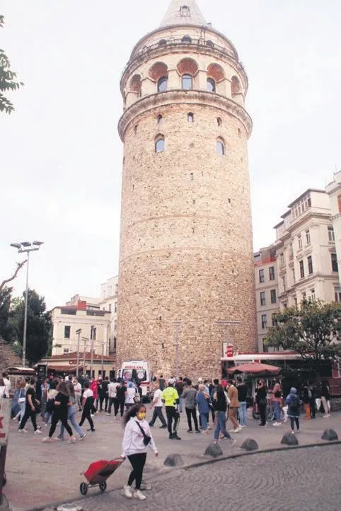 Aylin Şentürk, yolun karşısına geçmek isterken otomobilin çarpması sonucu can verdi (Yaşam haberleri)-3