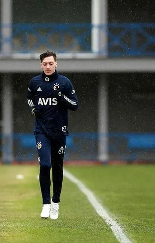 SON DAKİKA: Mesut Özil Galatasaray derbisinde oynayacak mı? Erol Bulut'tan flaş karar!