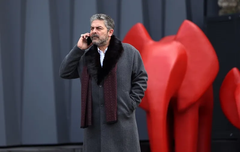 abinin-yildizi-sinan-tuzcu-ve-guzeller-guzeli-esinin-sessiz-rotasi-kaptan-nikahindan-aytmatovun-satirlarina-1772538469576.jpg A.B.İ.’nin yıldızı Sinan Tuzcu ve güzeller güzeli eşinin sessiz rotası: Kaptan nikahından Aytmatov’un satırlarına...-4