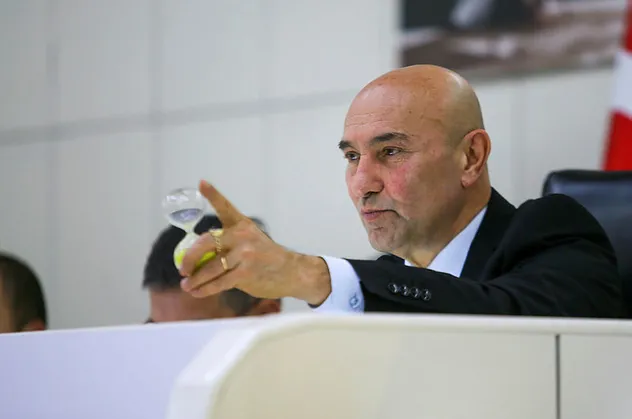 Zeytinliğe havuzlu kaçak villa! CHP'li Tunç Soyer'den yeni skandal