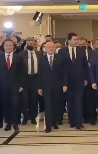 6'lı ittifakın buluşmasında kavga ve kargaşa! Sıra karıştı CHP ve İP korumaları birbirine girdi