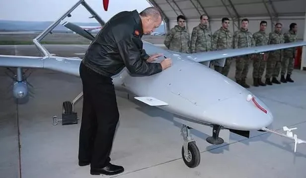 Türkiye artık savunma alanında ilham veren ülke konumunda: Fransa'da orduya Bayraktar TB2 modeli-7