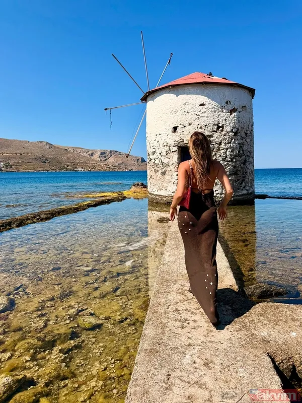 Yaz sezonunu açan Afra Saraçoğlu’ndan bikinili pozlar! Cesaretini konuşturup en doğal haliyle yayınladı - 8