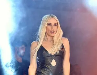 Biri Gülşen’i gözetliyor