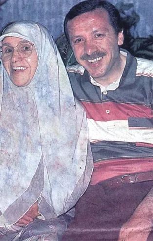 Başkan Erdoğan'dan annesi Tenzile Erdoğan'ın vefat yıldönümünde duygulandıran paylaşım