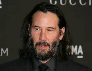 Keanu Reeves kendinden 9 yaş küçük sevgilisi Alexandra Grant ile elele! Hayranları perişan...