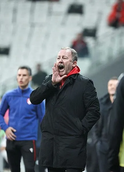 sergen-yalcin-net-konustu-bu-takimdan-15-yil-bir-sey-beklemeyin-1703631963751.jpeg Sergen Yalçın net konuştu: "Bu takımdan 1.5 yıl bir şey beklemeyin"-2