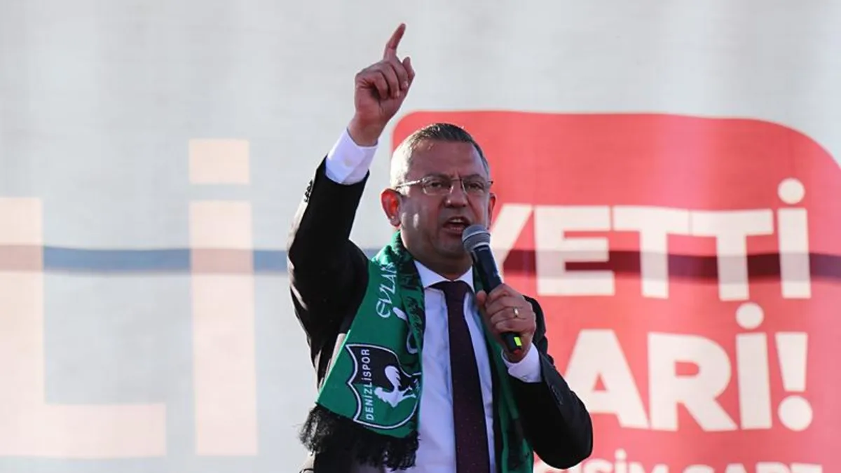 CHP lideri Özgür Özel şimdi de anonsçu oldu! Teşkilatı bile takmadı I Çileden çıktı: Hadi kardeşim sizi mi bekleyeceğiz