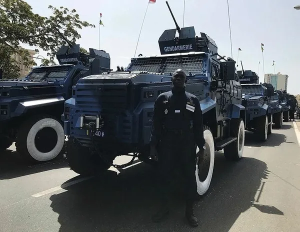 Senegal Cumhurbaşkanı'nı Türk zırhlıları korudu-4