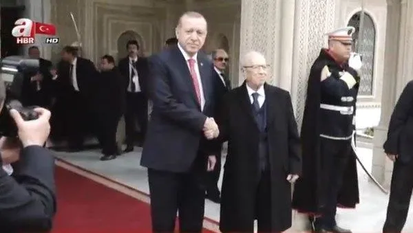 Cumhurbaşkanı Erdoğan Afrika turunun son durağı Tunus'ta-1