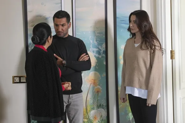 aldatmak-44-bolum-fragmani-nefes-kesti-eski-esi-tarik-yenersoydan-supheleniyorum-1698990665372.jpg Aldatmak 44. bölüm fragmanı nefes kesti: Eski eşi Tarık Yenersoy’dan şüpheleniyorum!-4