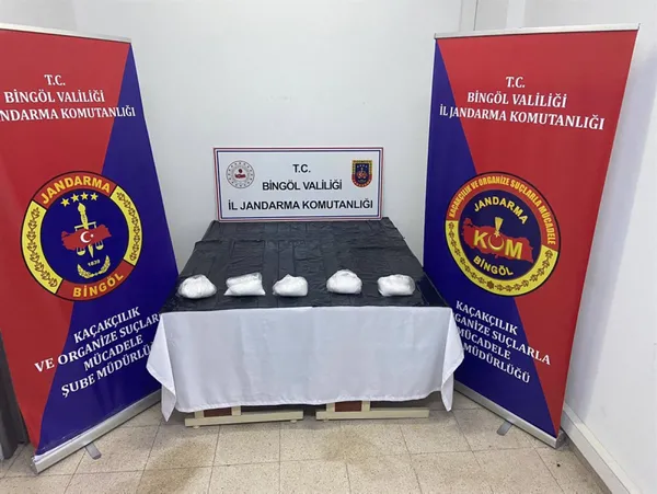 imla-ve-ezber-isimli-kopekler-22-milyon-tllik-uyusturucu-yakaladi-1623752307775.jpg