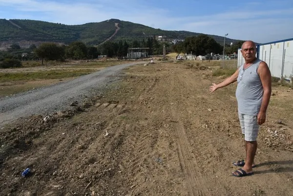 chpli-seferihisar-belediyesi-asirlik-agaclari-kokunden-kesti-agaclar-kurudu-yalanini-fotograflar-ortaya-cikadi-1665640906912.jpg CHP'li Seferihisar Belediyesi asırlık ağaçları kökünden kesti! 'Ağaçlar kurudu' yalanını fotoğraflar ortaya çıkardı-2