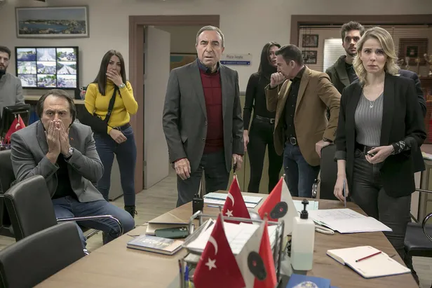 arka-sokaklar-mesut-oldu-mu-olay-olacak-gelisme-sevket-coruh-arka-sokaklardan-ayriliyor-mu-1608928752435.jpg Arka Sokaklar Mesut öldü mü? Olay olacak gelişme! Şevket Çoruh Arka Sokaklar'dan ayrılıyor mu?-6