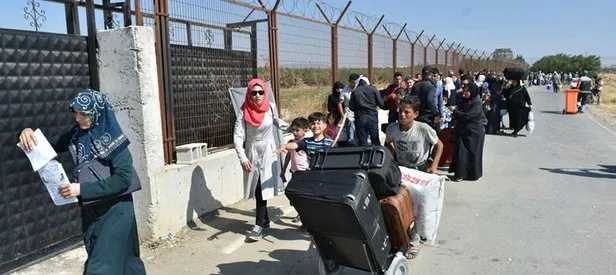 Dört günde 10 bin Suriyeli ülkelerine geçiş yaptı