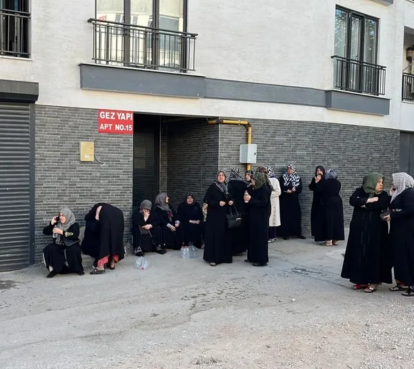 bursada-torun-dehseti-babaannesi-ve-halasinin-bogazini-kesti-1694708480391.jpeg Uyuşturucu krizine girdi katliam yarattı! Bursa'da gözü dönen torun babaannesi ve halasının boğazını kesti-7