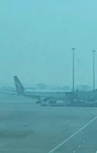 Bu görüntüler Türkiye’de olsa en çok CHP’liler sevinirdi! Melbourne Havaalanı'nda uçuşlar iptal edildi