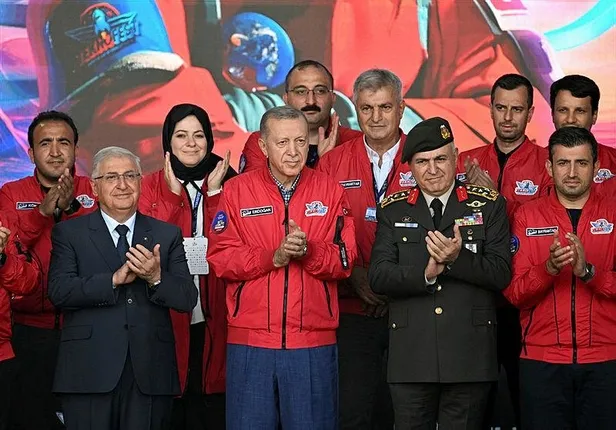 baskan-erdogandan-teknofestte-yerel-secim-mesaji-fetret-devri-yasayan-sehirlerimizi-tekrar-hizmetle-bulusturac-1695994210243.jpeg Başkan Erdoğan'dan TEKNOFEST'te yerel seçim mesajı: Fetret devri yaşayan şehirlerimizi tekrar hizmetle buluşturacağız-5