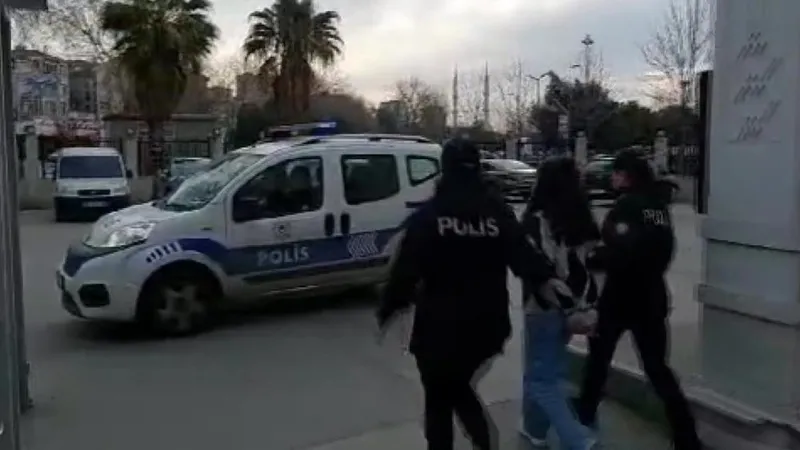 pendikte-yeni-dogurdugu-bebegi-birinci-kattan-asagi-atan-kadin-ve-sevgilisi-gozaltina-alindi-1709637641663.jpeg Pendik'te kan donduran olay! Yeni doğurduğu bebeği camdan atan cani anne tutuklandı-4