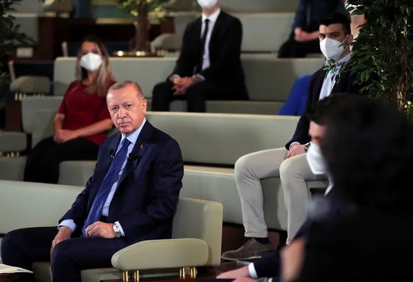 baskan-erdogandan-darlandiginizda-ne-yapiyorsunuz-sorusuna-gulduren-cevap-1625261330490.jpg Başkan Erdoğan'dan "darlandığınızda ne yapıyorsunuz" sorusuna güldüren cevap-2