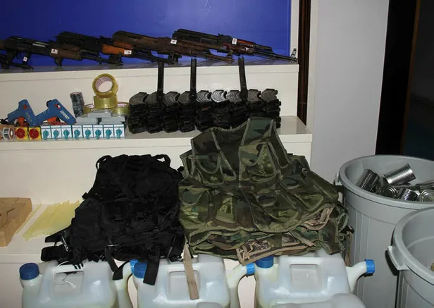 Polis kıyafetli 12 teröristin katliam planı son anda önlendi-3