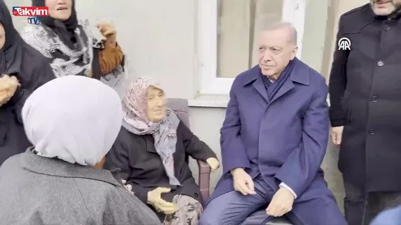 Erdoğan'ın Rize'deki bayram ziyaretine damga vuran söz: "Bütün dünyayla uğraşıyorsun Başkanım"