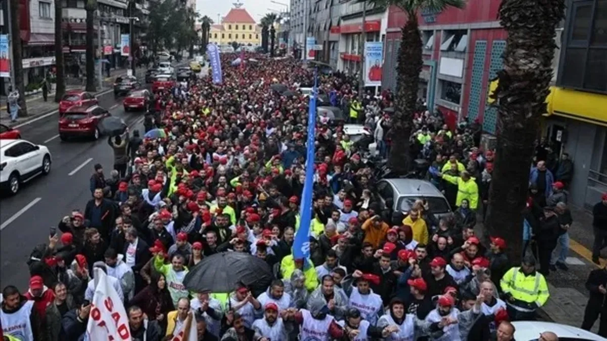 CHP'li İZBB'de toplu sözleşme çıkmazı! İşçiler sokakta | Sendikadan geri sayım