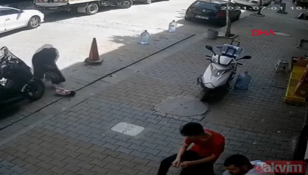 Dalgın anne bebek arabasındaki çocuğunu düşürdü üzerinden geçti - 9