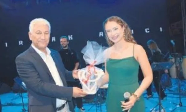 leonardo-di-caprio-capkinlik-turundan-fena-yakalandi-1691443254040.jpeg Leonardo Di Caprio çapkınlık turunda o güzel ile fena yakalandı!-4
