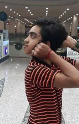 Kafasını terse döndürebiliyor!