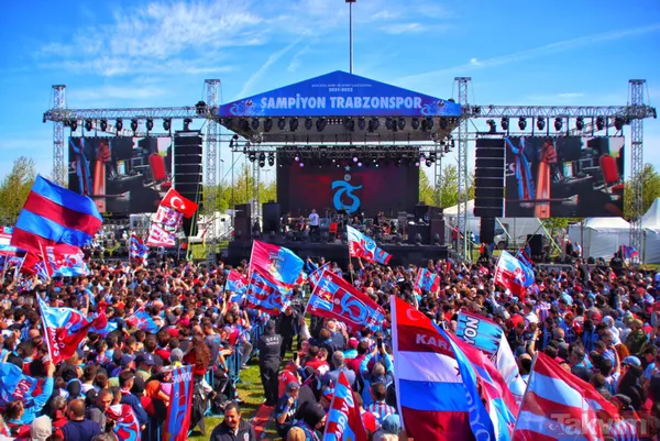 Yenikapı'da bordo-mavi coşku! Trabzonspor taraftarından ışık şov - 44