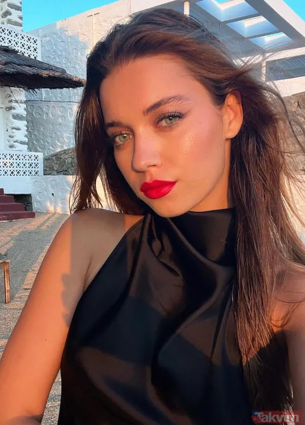 Bu tarz bildiğiniz tarzlardan değil! Afra Saraçoğlu'nun konser tarzının fiyatını duyanlar kulaklarına inanamadı! Mert Ramazan Demir'in sevgilisi... - 5