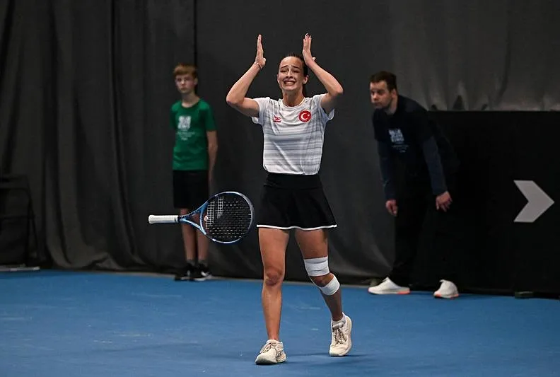 Zeynep Sönmez tarihe geçti