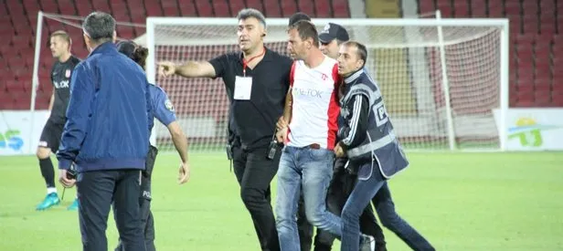 Taraftar hakem kafa attı! Maç iptal edildi